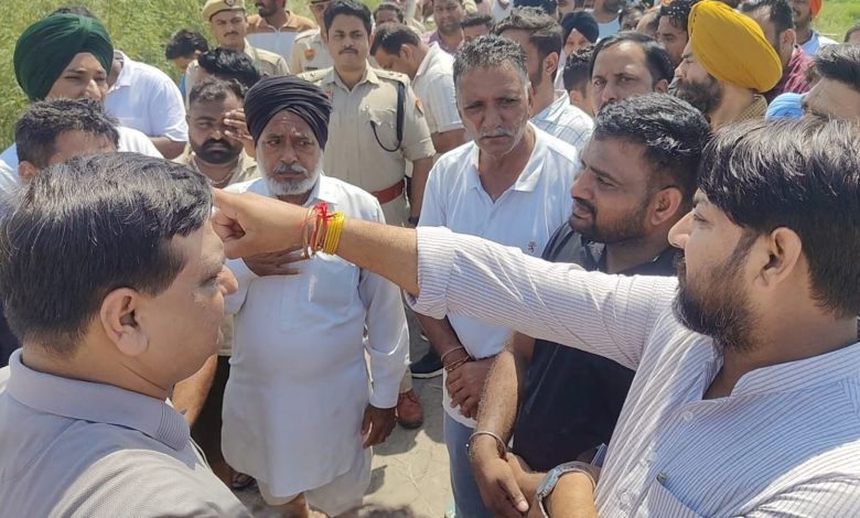 भाजपा जिला अध्यक्ष ने घग्गर नदी के पानी से प्रभावित क्षेत्रों का दौरा किया, किसानों की फसल नुकसान पर जताई चिंता