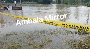 अंबाला के गांव दुखेड़ी में बरसाती नदी में चार लोगों सहित ईंटों से भरी ट्रैक्टर ट्राली पलटी दो लापता दो बचाए