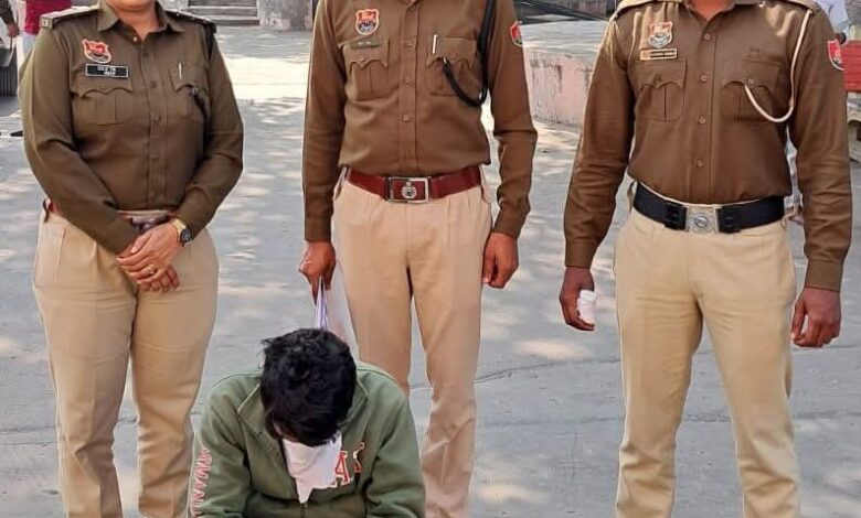 फर्जी इंस्टाग्राम आईडी बनाकर युवती को अश्लील वीडियो व संदेश भेजकर परेशान करने के मामले में पुलिस ने आरोपी को गिरफ्तार किया