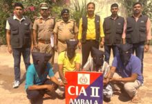 अंबाला पुलिस की बड़ी कामयाबी,गिट्टियां खिलाकर ध्यान भटकाने वाले अंतरराज्यीय चैन स्नेचिंग गिरोह के 04 सदस्य गिरफ्तार