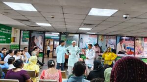 अम्बाला छावनी नागरिक अस्पताल में गूंजा 'परिवार नियोजन' का संदेश, नुक्कड़ नाटक के जरिए आमजन को किया जागरूक