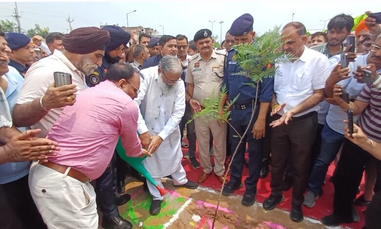 पेड़ लगाना ही नहीं, उन्हें बचाना भी हमारा कर्तव्य, पेड़ लगाकर हमें धरती को हरा-भरा बनाना है : ऊर्जा मंत्री अनिल विज