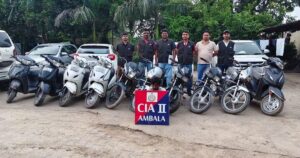 अंबाला सीआईए 02 पुलिस की बड़ी कार्रवाई: 10 दोपहिया वाहन (5 एक्टिवा व 5 बाइक) के साथ शातिर चोर गिरफ्तार, सीआईए-2 टीम को मिली सफलता, जिला अंबाला पुलिस द्वारा चोरी की वारदातों पर अंकुश लगाने के लिए चलाए जा रहे विशेष अभियान ऑपरेशन ट्रेकटाउन के तहत सीआईए-2 टीम ने एक शातिर आरोपी को गिरफ्तार करने में बड़ी सफलता हासिल की है। पुलिस ने आरोपी की निशानदेही पर अंबाला छावनी और अंबाला शहर क्षेत्र से चोरी किए गए कुल 10 दोपहिया वाहन (05 एक्टिवा और 05 बाइक) बरामद किए हैं। मामले का विवरण, शिकायतकर्ता राजकुमार, निवासी हाउसिंग बोर्ड कॉलोनी, अंबाला छावनी ने गत 08 जुलाई 2026 को थाना अंबाला छावनी में शिकायत दर्ज कराई थी कि 03 जुलाई 2026 को उनके घर के बाहर से किसी अज्ञात व्यक्ति ने उनकी एक्टिवा चोरी कर ली है। शिकायत के आधार पर पुलिस ने तुरंत मामला दर्ज कर जांच की जिम्मेदारी सीआईए-2 की विशेष टीम को सौंप दी थी। पुलिस कार्रवाई और गिरफ्तारी, सीआईए-2 प्रभारी उप निरीक्षक रवि कुमार के नेतृत्व में सहायक उप निरीक्षक वेद प्रकाश, सहायक उप निरीक्षक राजेश कुमार और उनकी टीम ने तकनीकी संसाधनों और पुख्ता साक्ष्यों के आधार पर कार्रवाई करते हुए मामले में संलिप्त मुख्य आरोपी हर्ष उर्फ जूडी निवासी छप्परबंद मोहल्ला, थाना अंबाला छावनी, जिला अंबाला को दबोच लिया। बरामदगी: आरोपी की निशानदेही पर चोरीशुदा एक्टिवा के अलावा अंबाला छावनी व अंबाला शहर क्षेत्र से चुराए गए अन्य 09 दोपहिया वाहन (कुल 05 एक्टिवा और 05 बाइक) बरामद किए गए हैं। आगामी कार्रवाई: पुलिस पूछताछ में आरोपी ने खुलासा किया है कि ये सभी वाहन अंबाला छावनी और अंबाला शहर के विभिन्न इलाकों से चोरी किए गए थे। मामले में संलिप्त अन्य सह-आरोपियों की पहचान की जा रही है, जिन्हें भी जल्द ही गिरफ्तार किया जाएगा। न्यायिक कार्रवाई, पुलिस ने आरोपी को माननीय न्यायालय के समक्ष पेश किया, जहां से अदालत के आदेशानुसार आरोपी को न्यायिक हिरासत में जेल भेज दिया गया है। अंबाला पुलिस का यह अभियान चोरी की वारदातों पर लगाम कसने के लिए आगे भी निरंतर जारी रहेगा। Haryana Police