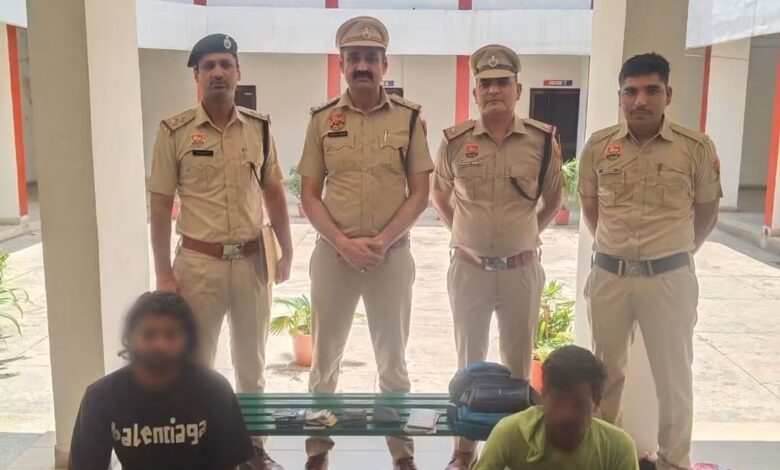 सो रहे ट्रक चालकों को निशाना बनाकर चोरी करने वाले 2 आरोपी 24 घंटे में गिरफ्तार, 5 मोबाइल, 8 एटीएम कार्ड व 6,100 रुपये बरामद