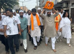 संत शिरोमणि गुरु रविदास जी की 650वीं जयंती वर्ष के उपलक्ष्य में कलश यात्रा का अंबाला शहर रविदास बस्ती स्थित श्री गुरू रविदास मंदिर पहुंचने पर पूर्व मंत्री असीम गोयल ने स्वागत किया गया